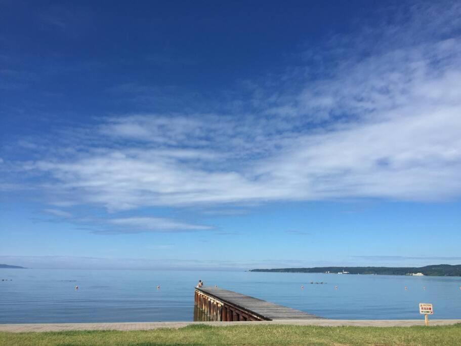 佐渡 ビーチまで0分 1客のみ オーシャンビュー Beach Side House ウッドデッキ Sado Exterior foto